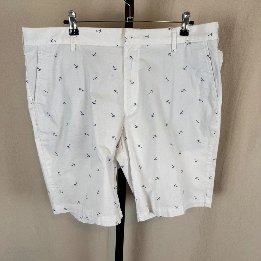 NEW IZOD Mens Advantage Performance Anchor Print Shorts White 36 Sport flex